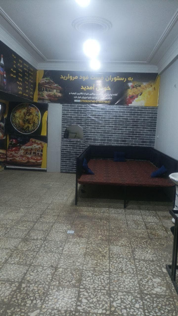 دو عدد تخت فلزی مخصوص رستوران