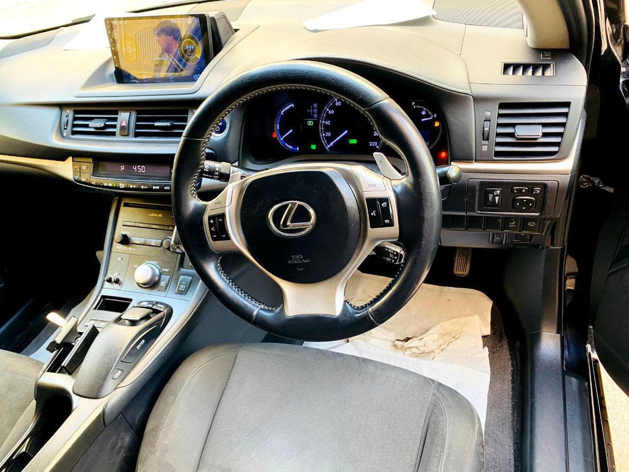 لوکسس CT200 لِکسس مدل 2012 شیپ 2017 نو وارد کانتینری سه فیسه