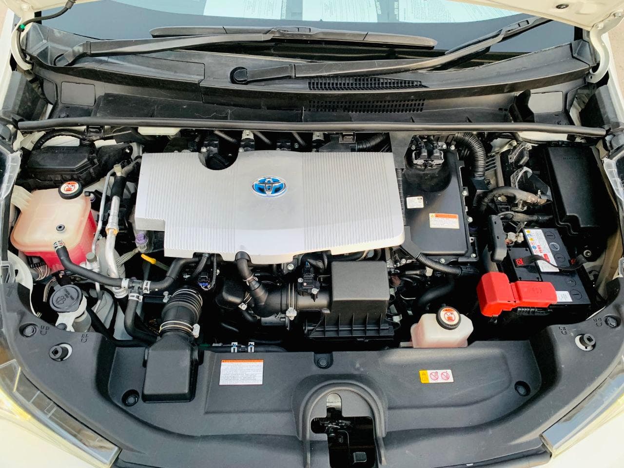 Prius Hybrid 2017 Pearl White